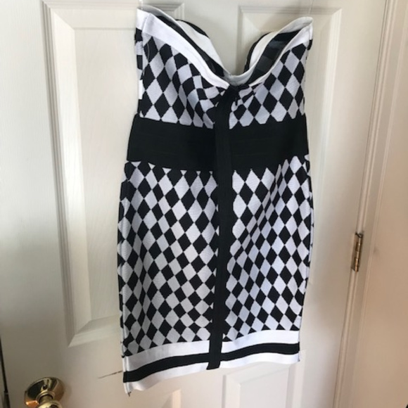 Ladies Sample Dress Spring 2020 - Picture 2 of 3